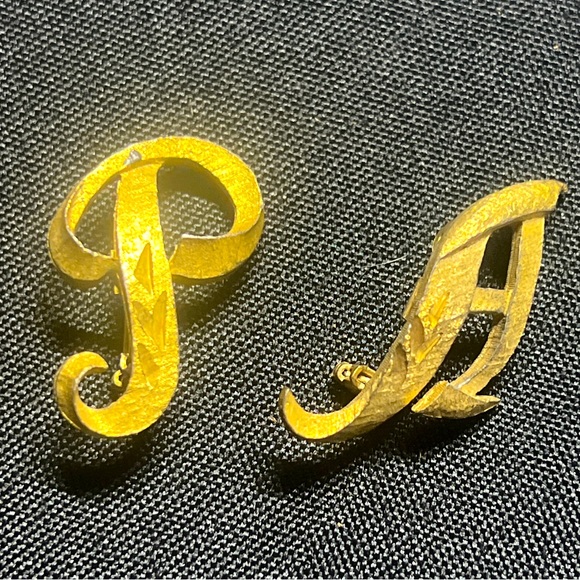 mamselle Jewelry - Letter P & A Etched MAMSELLE Vintage Gold Tone Brooch Pin